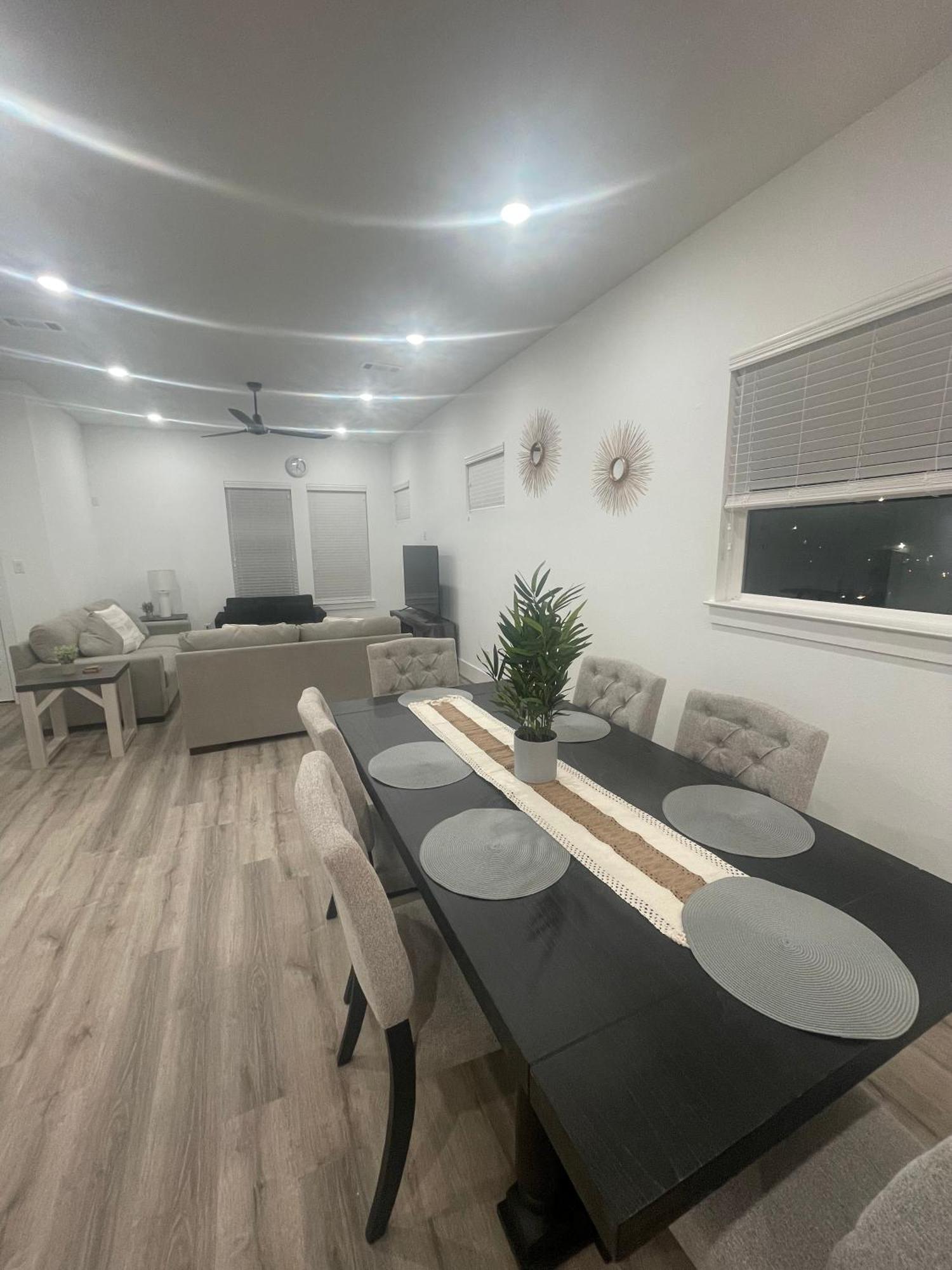 Comfortable 3 Bedroom - Heart Of Texas Medical Center ヒューストン エクステリア 写真