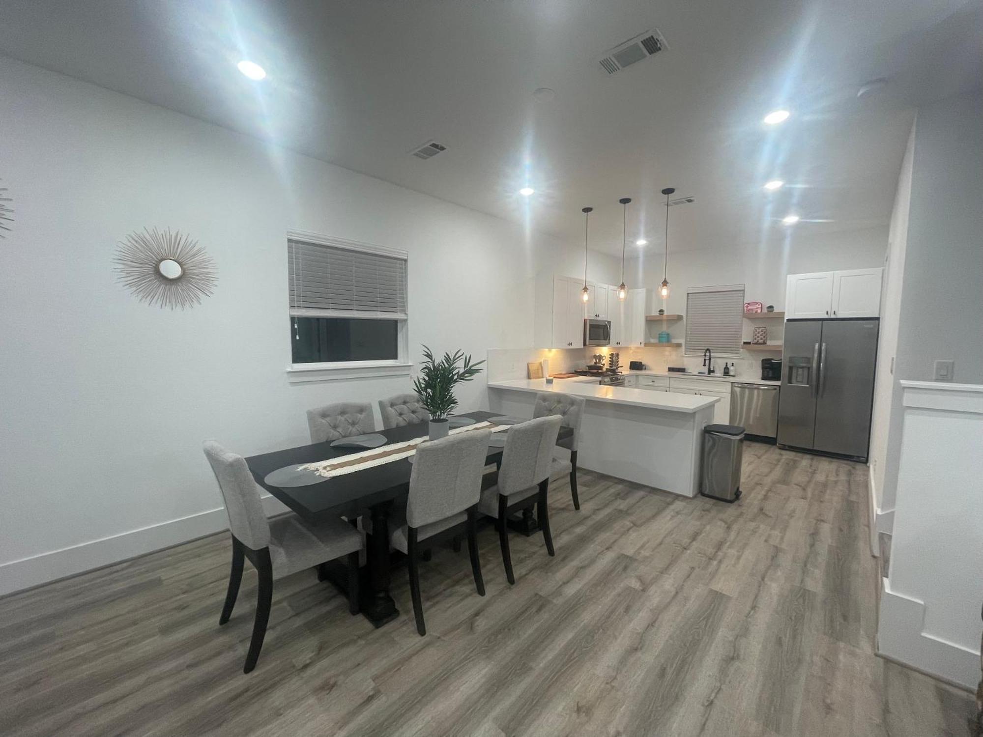 Comfortable 3 Bedroom - Heart Of Texas Medical Center ヒューストン エクステリア 写真