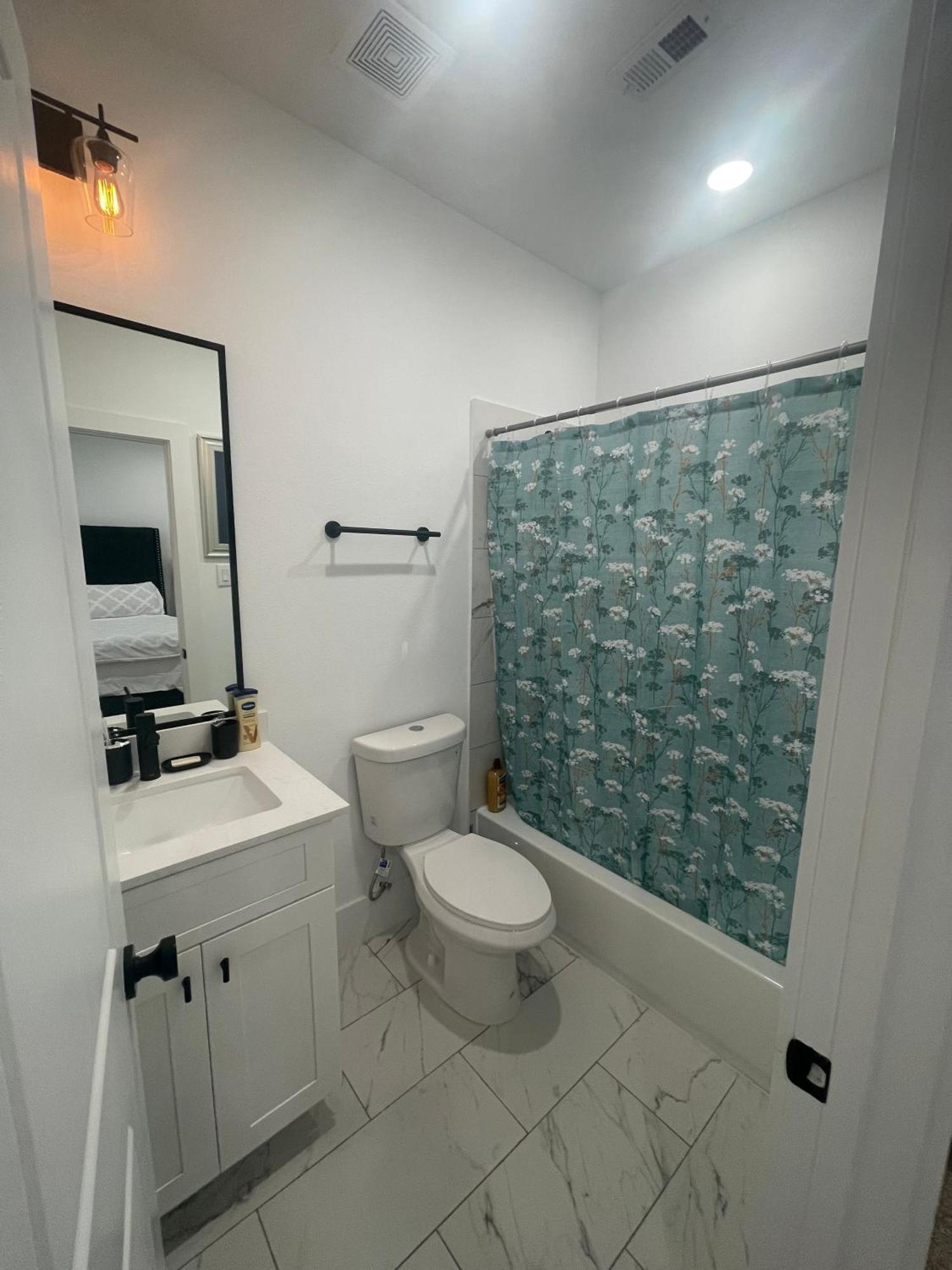 Comfortable 3 Bedroom - Heart Of Texas Medical Center ヒューストン エクステリア 写真